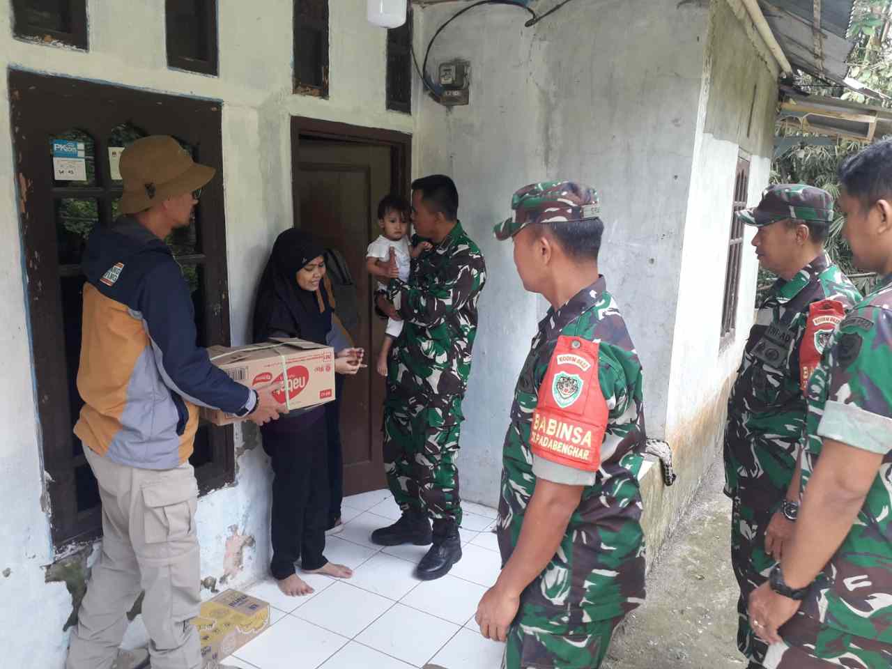 Danramil 0622-07 Jampang Tengah Bantuan Anak Penderita Stunting