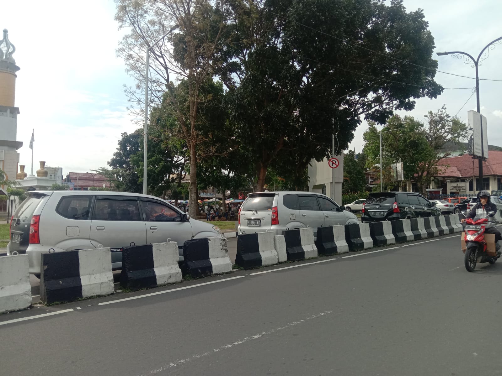 Banyak Kendaraan Parkir Depan Mapolres, Dishub Cabut Larangan Parkir