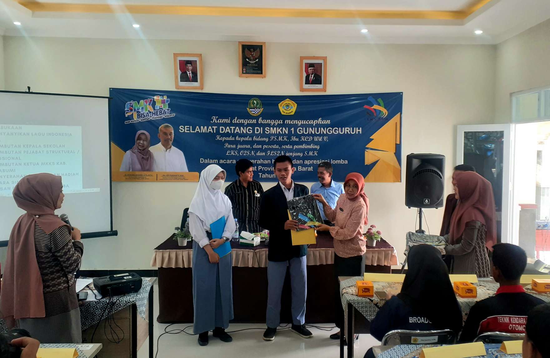 Lomba Tingkat Provinsi Usai, SMKN 1 Gunungguruh Serahkan Hadiah Para Juara