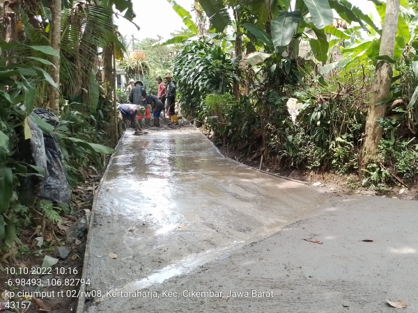 Perlancar Mobilitas, Pemdes Kertaraharja Bangun Jalan Usaha Tani