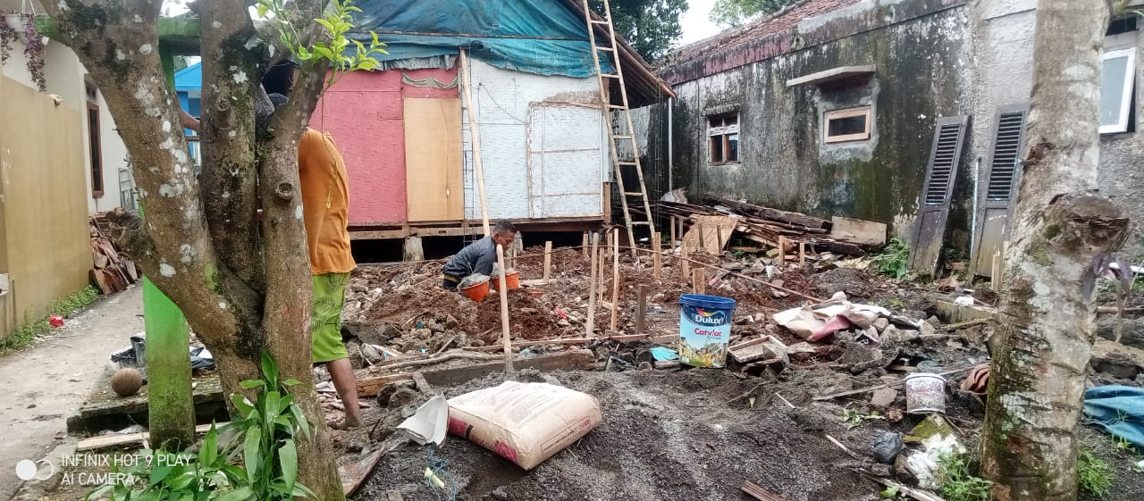 Tingkatkan Kesejahteraan, Pemdes Cibentang Bangun RTLH