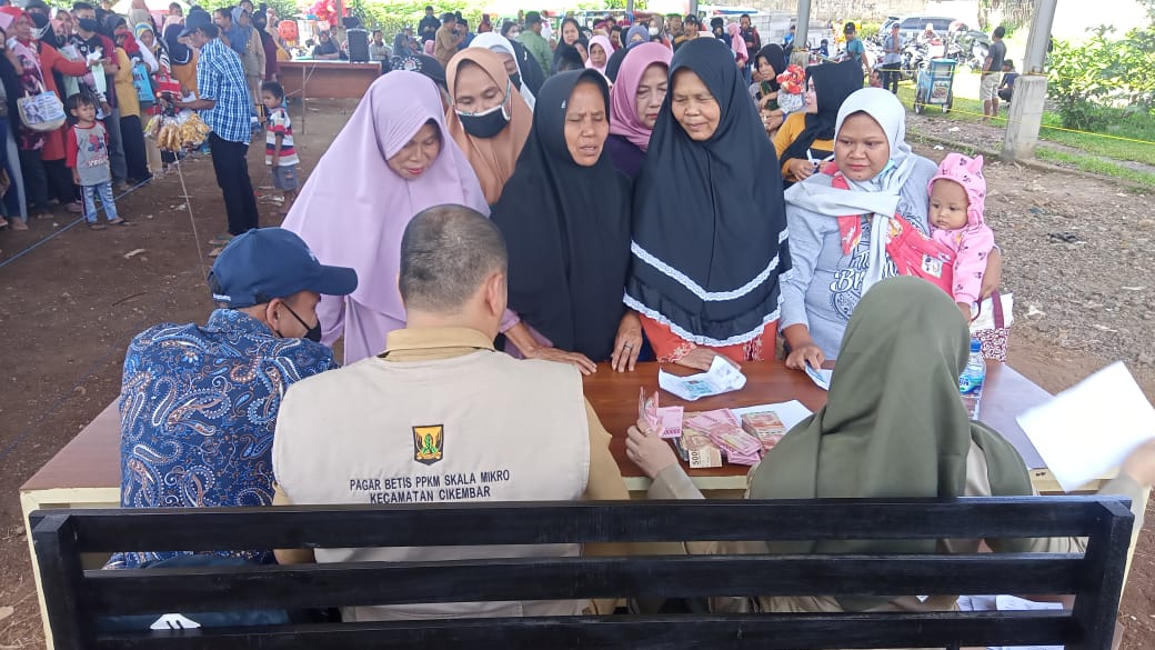 Pemdes Sukamulya Bagikan Bantuan BPNT, BLT BBM dan PKH