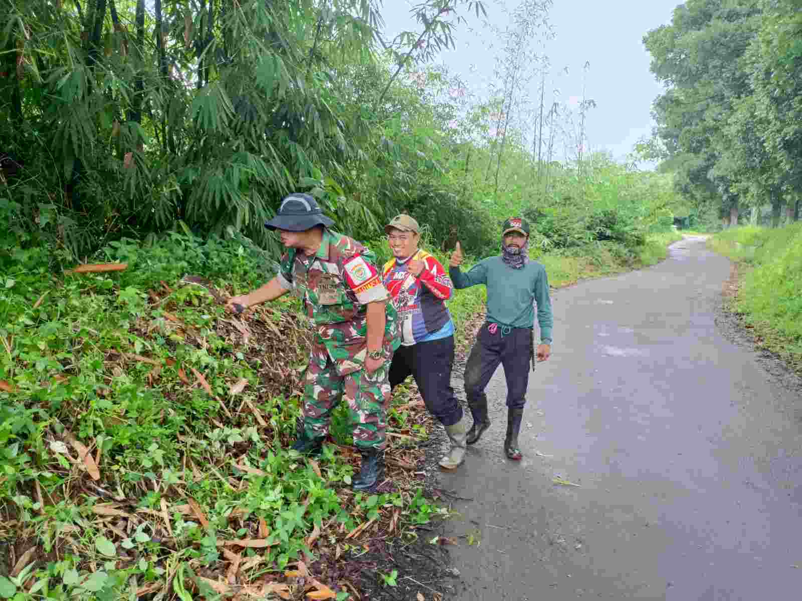 Babinsa Girijaya Koramil 0622-03/Warungkiara Gaungkan Semangat Gotong Royong