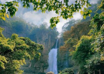 Yuk, Intip Keindahan Curug Cimarinjung di Geopark Ciletuh Sukabumi