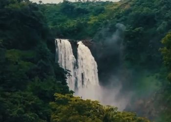 Kemegahan Curug Puncak Manik di Kawasan Geopark Ciletuh Palabuhanratu