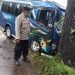 Tertimpa Ranting Pohon, Elf Jurusan Sukabumi-Kalibunder Tabrak Pohon Mahoni di Cikembar