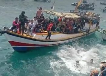 Tradisi HSN Palabuhanratu, Saweran Uang di Laut Hingga Larung Saji