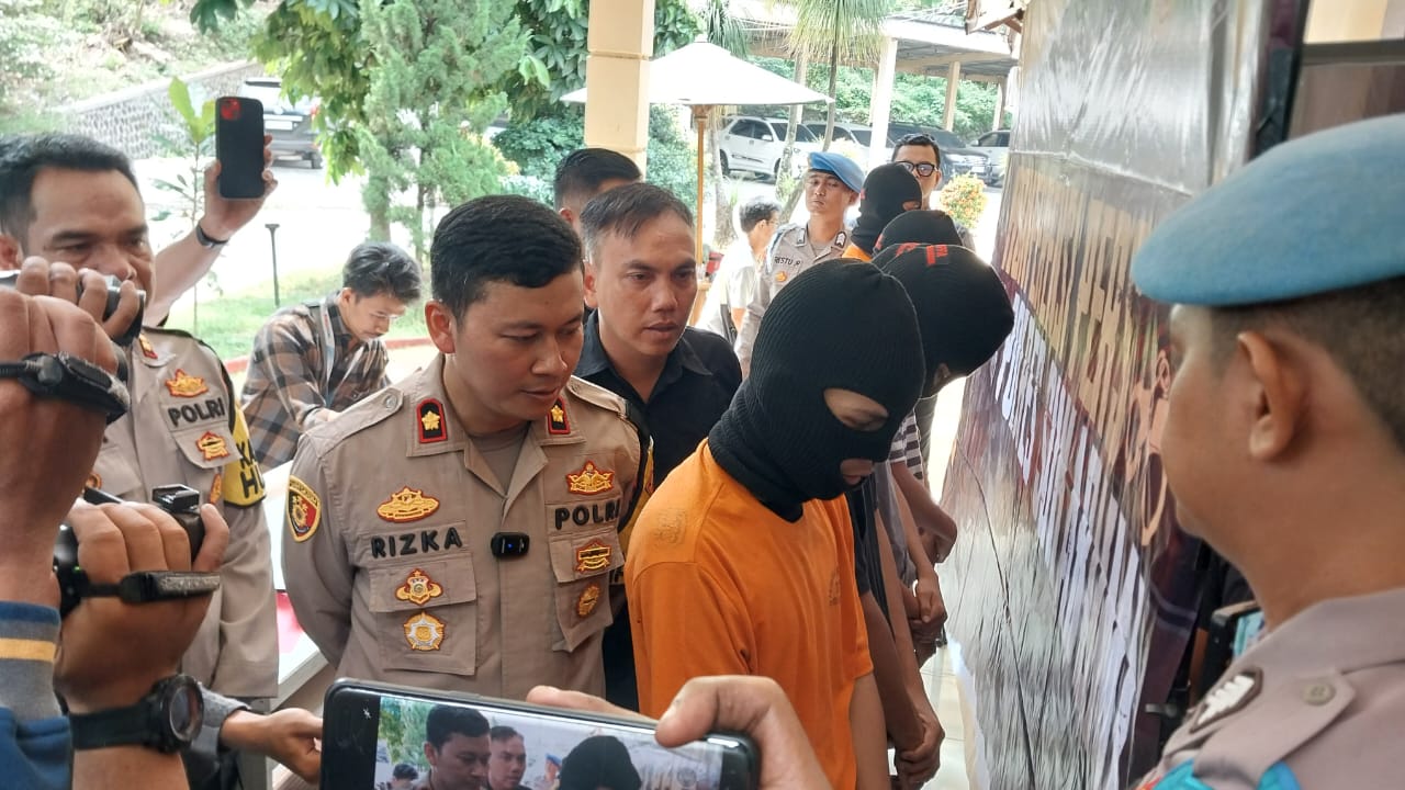 ABG Di Sukabumi Dicekoki Miras Lalu Diperkosa, Polisi: Pelaku 8 Remaja ...