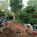Kades Panumbangan Tinjau Pengerukan Material Longsor