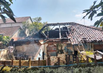 Diduga Akibat Korsleting Listrik, Rumah di Cikembar Terbakar