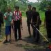 Semangat Gotong Royong, Warga Cijolang Gelar Kerja Bakti Bersihkan Jalan