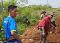 Kades Bojongjengkol Tinjau Kerja Bakti Warga di Ruas Jalan Paratag Dusun III