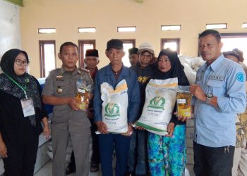 Desa Cijangkar Salurkan Bantuan Pangan untuk 476 KPM, Dua Bulan Sekaligus