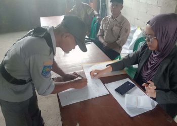 Pemdes Cibatu Salurkan Insentif RT/RW, Kades Ijang Harap Tingkatkan Pelayanan Masyarakat