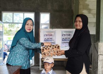 Pemdes Cibatu Salurkan Insentif RT/RW, Kades Ijang Harap Tingkatkan Pelayanan Masyarakat