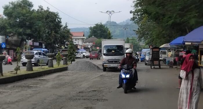Jalan Rusak Jajaway Ditangani Sementara, Dinas PU Kabupaten Sukabumi Siapkan Solusi Permanen