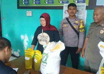 Pemdes Girijaya Salurkan Bantuan Pangan untuk 393 KPM